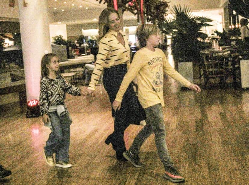 Angélica e os filhos Benício e Eva em passeio no Shopping Vila Mall (Foto AgNews) Angélica e os filhos Benício e Eva em passeio no Shopping Vila Mall (Foto AgNews)