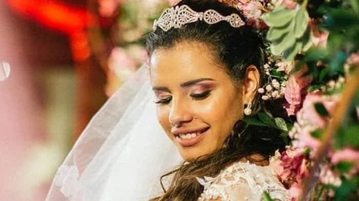 Alinne Araújo cometeu suicídio após receber críticas na internet (Foto: Facebook) Alinne Araújo cometeu suicídio após receber críticas na internet (Foto: Facebook)
