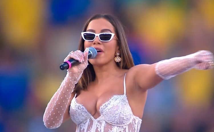 Anitta namoro o surfista Pedro Scooby (Foto: Reprodução) Anitta namoro o surfista Pedro Scooby (Foto: Reprodução)