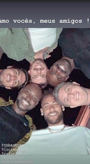 Bruno Rezende rodeado de amigos famosos - Foto: Instagram Bruno Rezende rodeado de amigos famosos - Foto: Instagram