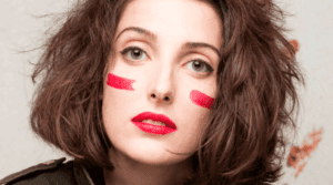 Clarice Falcão lamento agressão sofrida pelo seu melhor amigo (Foto: Divulgação) Clarice Falcão lamento agressão sofrida pelo seu melhor amigo (Foto: Divulgação)