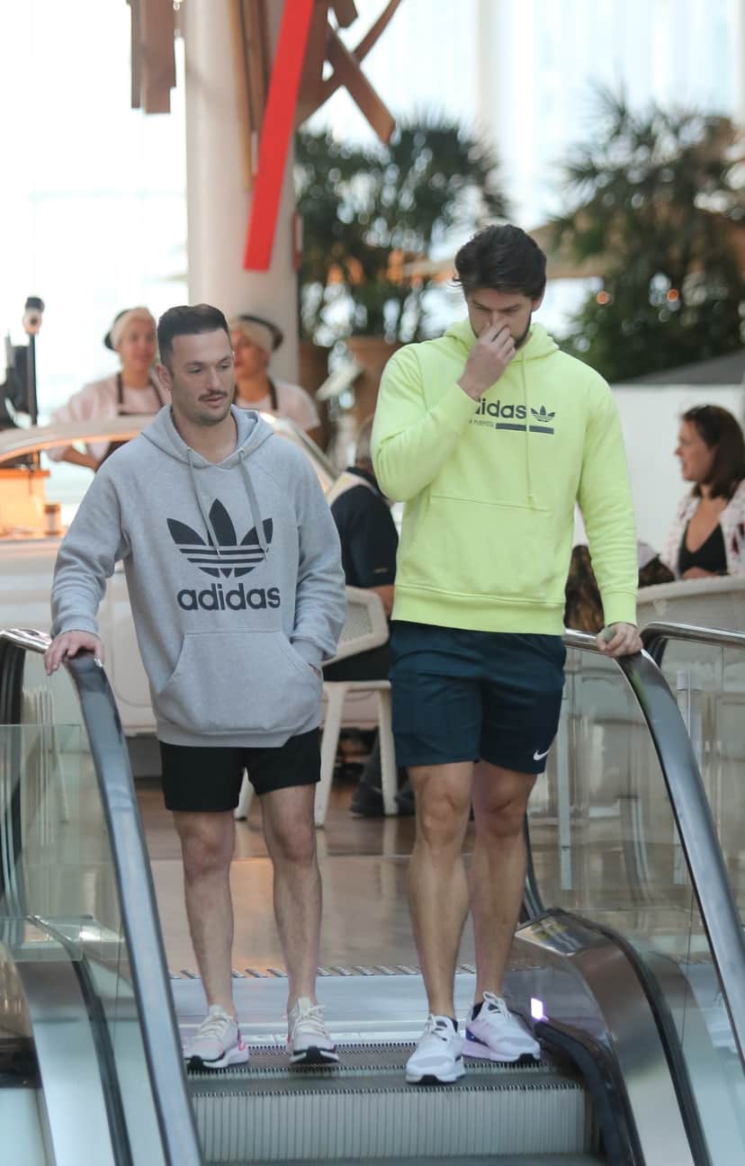 Acompanhado, Diego Hypolito vai ao cinema no shopping Village Mall na Barra da Tijuca. Foto: Fabio Moreno / AgNews Acompanhado, Diego Hypolito vai ao cinema no shopping Village Mall na Barra da Tijuca. Foto: Fabio Moreno / AgNews