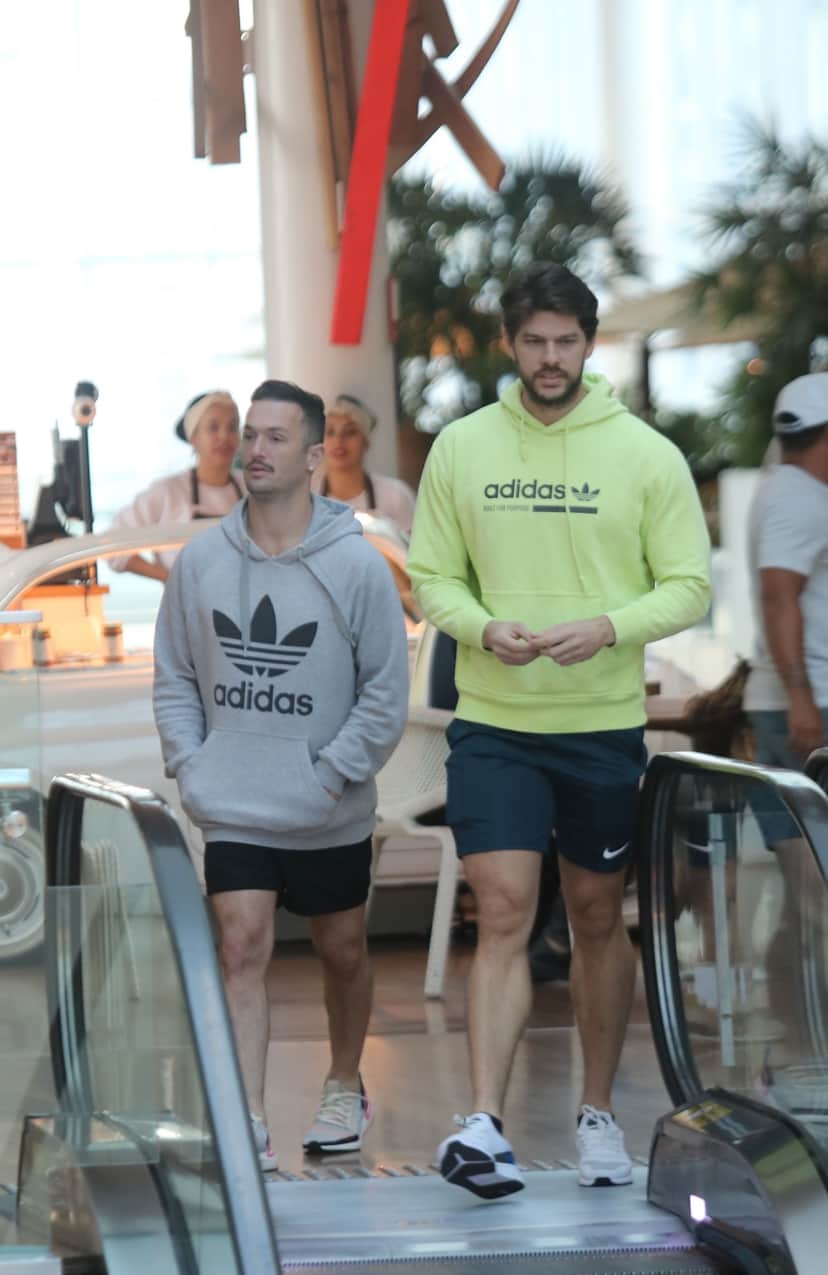 Acompanhado, Diego Hypolito vai ao cinema no shopping Village Mall na Barra da Tijuca. Foto: Fabio Moreno / AgNews Acompanhado, Diego Hypolito vai ao cinema no shopping Village Mall na Barra da Tijuca. Foto: Fabio Moreno / AgNews