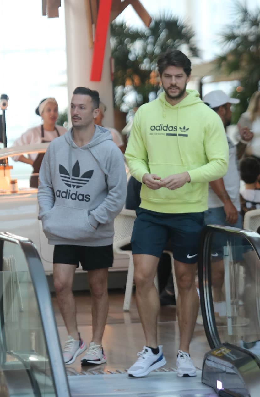 Acompanhado, Diego Hypolito vai ao cinema no shopping Village Mall na Barra da Tijuca. Foto: Fabio Moreno / AgNews Acompanhado, Diego Hypolito vai ao cinema no shopping Village Mall na Barra da Tijuca. Foto: Fabio Moreno / AgNews