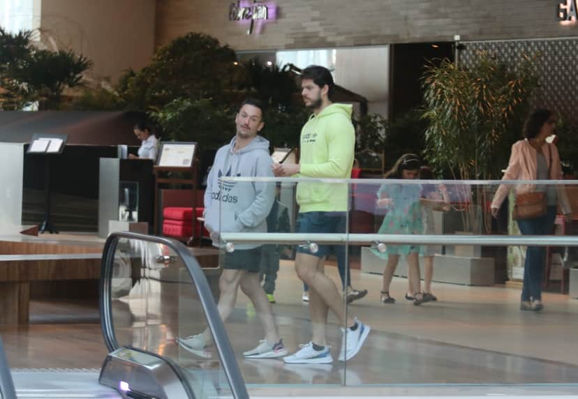 Acompanhado, Diego Hypolito vai ao cinema no shopping Village Mall na Barra da Tijuca. Foto: Fabio Moreno / AgNews Acompanhado, Diego Hypolito vai ao cinema no shopping Village Mall na Barra da Tijuca. Foto: Fabio Moreno / AgNews