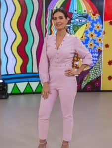 A apresentadora da Glovo, que comanda o Encontro com Fátima Bernardes, surpreende ao surgir com visual totalmente inovado (Foto: Reprodução) A apresentadora da Glovo, que comanda o Encontro com Fátima Bernardes, surpreende ao surgir com visual totalmente inovado (Foto: Reprodução)