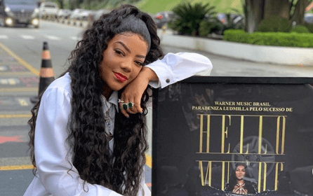 A cantora carioca Ludmilla, surpreendeu os seu seguidores ao compartilhar um momento pra lá de íntimo com a sua namorada Brunna Gonçalves (Foto: Reprodução) A cantora carioca Ludmilla, surpreendeu os seu seguidores ao compartilhar um momento pra lá de íntimo com a sua namorada Brunna Gonçalves (Foto: Reprodução)