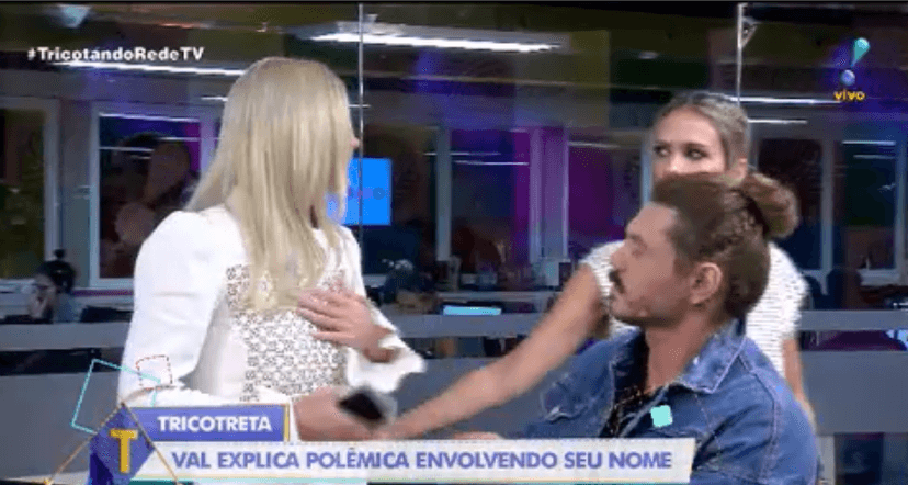 Val Marchiori abandonou o "Tricotando" ao vivo (Foto: Divulgação/RedeTV!) Val Marchiori abandonou o "Tricotando" ao vivo (Foto: Divulgação/RedeTV!)