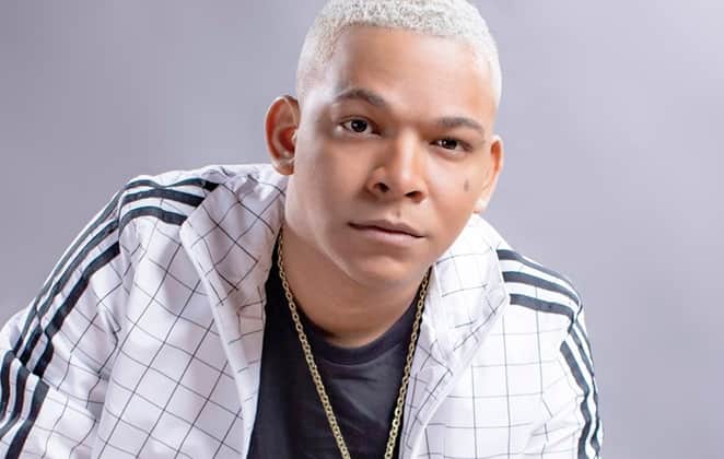 Aldair Playboy deu um baita susto em seus fãs após sofrer acidente em salto mortal (Foto: Reprodução) Aldair Playboy deu um baita susto em seus fãs após sofrer acidente em salto mortal (Foto: Reprodução)
