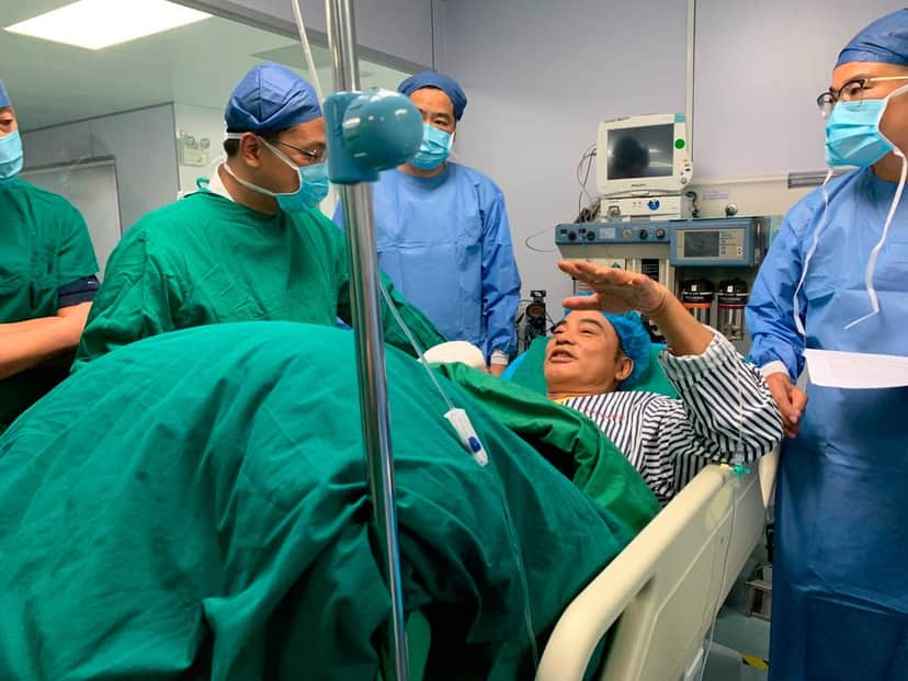 O ator Simon Yam passou por uma cirurgia depois do ocorrido (Foto: Reprodução) O ator Simon Yam passou por uma cirurgia depois do ocorrido (Foto: Reprodução)