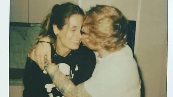 O cantor Ed Sheeran e Cherry Seaborn vão se casar (Foto: Reprodução) O cantor Ed Sheeran e Cherry Seaborn vão se casar (Foto: Reprodução)