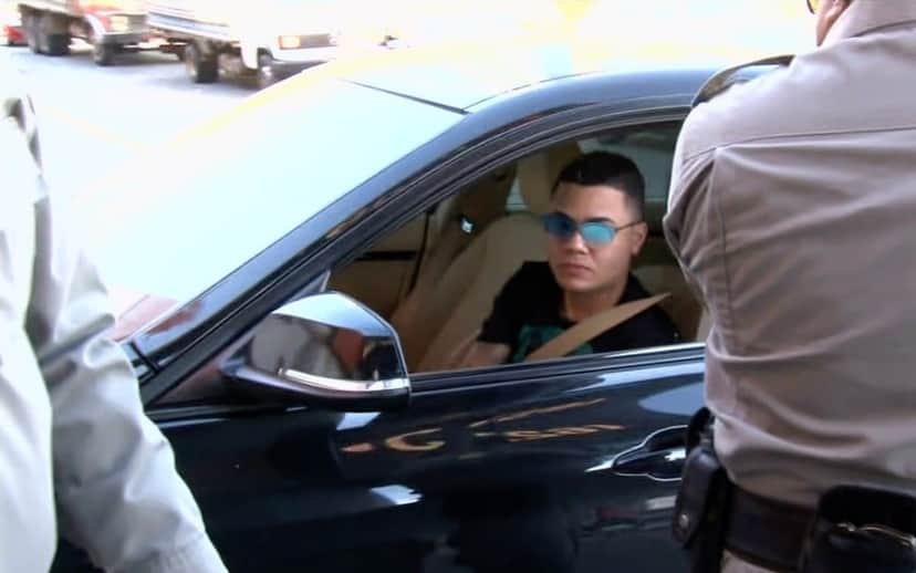 Felipe Araújo no banco de motorista de carro em Goiânia — Foto: Reprodução/TV Anhanguera Felipe Araújo no banco de motorista de carro em Goiânia — Foto: Reprodução/TV Anhanguera