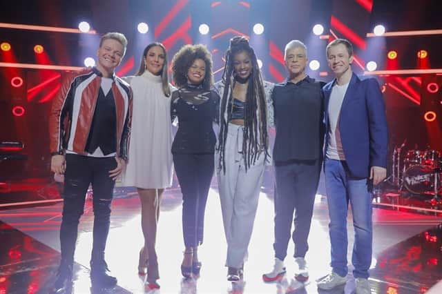 Tiago Leifert globo e Jennifer Nascimento com Ivete Sangalo, Michel Teló, Lulu Santos e Iza, técnicos do The Voice Brasil (Foto: Globo/ Victor Pollak) Tiago Leifert globo e Jennifer Nascimento com Ivete Sangalo, Michel Teló, Lulu Santos e Iza, técnicos do The Voice Brasil (Foto: Globo/ Victor Pollak)