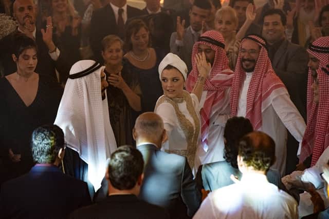 Os noivos dançam o dabke na festa de casamento (Foto: Globo/Artur Meninea) Os noivos dançam o dabke na festa de casamento (Foto: Globo/Artur Meninea)