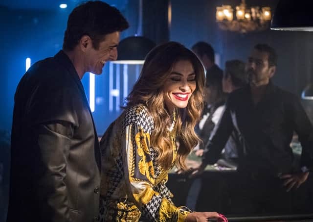 Maria da Paz (Juliana Paes) cai na lábia de Régis (Reynaldo Gianecchini) e vilão vira o jogo em A Dona do Pedaço (Foto: Globo/Paulo Belote) Maria da Paz (Juliana Paes) cai na lábia de Régis (Reynaldo Gianecchini) e vilão vira o jogo em A Dona do Pedaço (Foto: Globo/Paulo Belote)