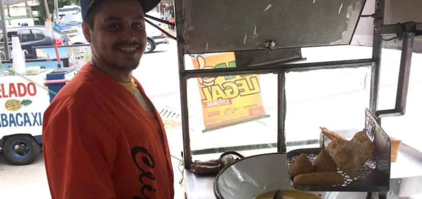 O ex-ator da Globo trabalha vendendo pastéis para sobreviver O ex-ator da Globo trabalha vendendo pastéis para sobreviver