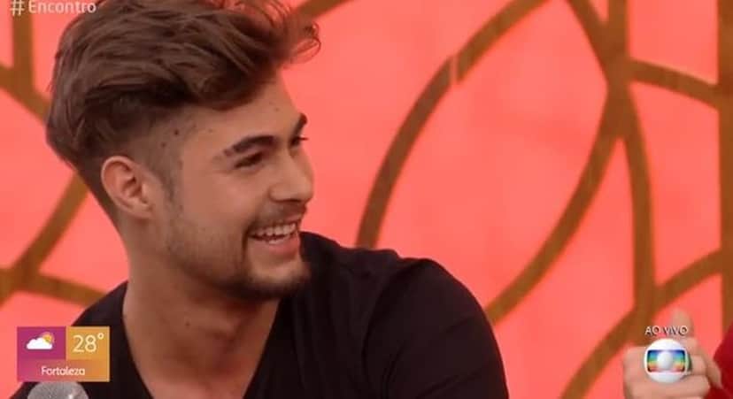 O ator Rafael Vitti participou do programa Encontro com Fátima Bernardes na manhã desta sexta-feira, 26 de julho, e comentou sobre seu relacionamento com Tatá Werneck (Foto: Divulgação / TV Globo) O ator Rafael Vitti participou do programa Encontro com Fátima Bernardes na manhã desta sexta-feira, 26 de julho, e comentou sobre seu relacionamento com Tatá Werneck (Foto: Divulgação / TV Globo)