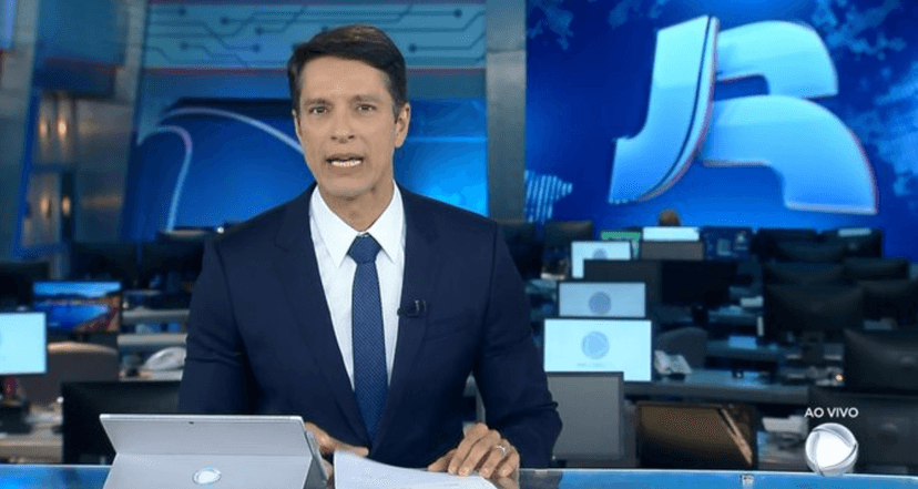 O jornalista Serguio Aguiar finalmente fez sua estreia na Record (Foto: Reprodução) O jornalista Serguio Aguiar finalmente fez sua estreia na Record (Foto: Reprodução)