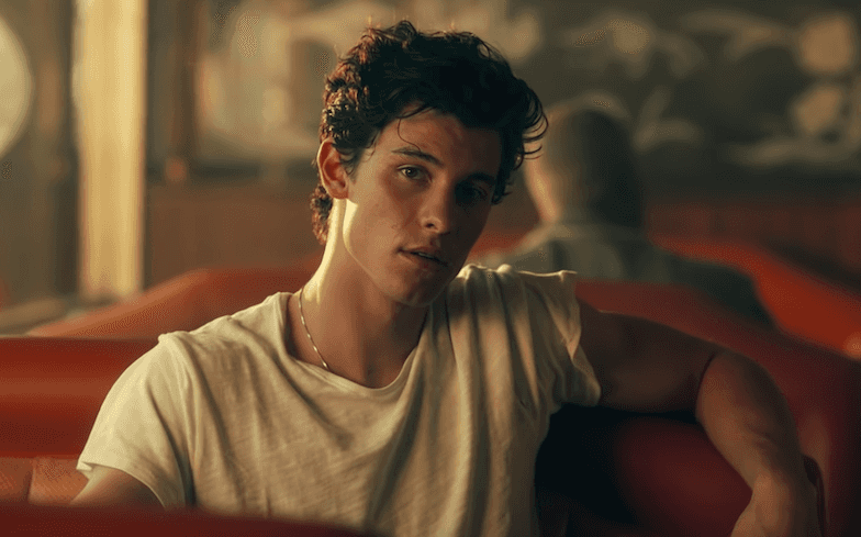 Shawn Mendes faz tatuagem desenhada por fã e surpreende a todos (Foto: Reprodução) Shawn Mendes faz tatuagem desenhada por fã e surpreende a todos (Foto: Reprodução)