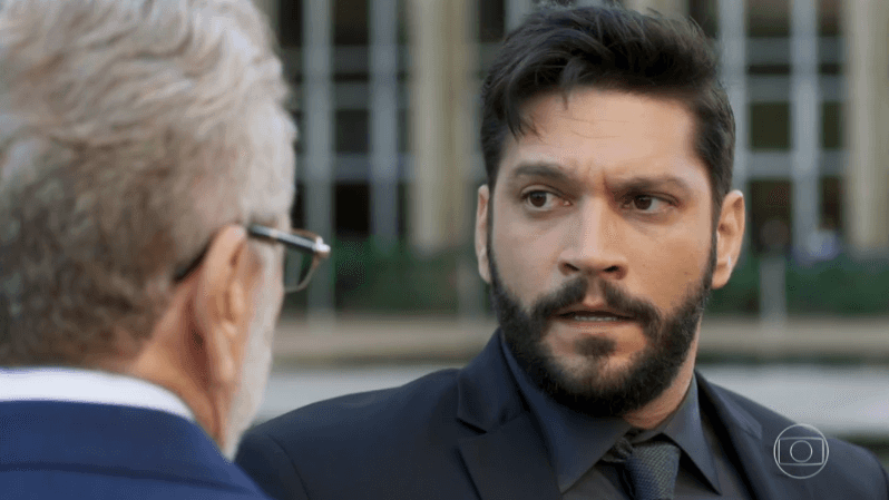 Diogo (Armando Babaioff) vai causar acidente de Feitosa (Jonas Bloch) após ameaça em Bom Sucesso (Foto: Reprodução/Globo) Diogo (Armando Babaioff) vai causar acidente de Feitosa (Jonas Bloch) após ameaça em Bom Sucesso (Foto: Reprodução/Globo)