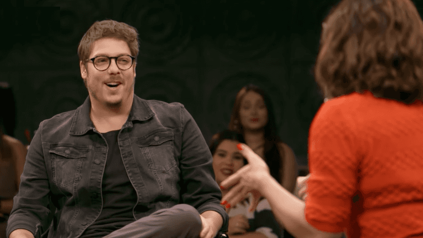 O apresentador Fábio Porchat comanda o programa Que História é Essa, Porchat? na GNT. Claudia Raia foi uma das convidadas. (Foto: Reprodução) O apresentador Fábio Porchat comanda o programa Que História é Essa, Porchat? na GNT. Claudia Raia foi uma das convidadas. (Foto: Reprodução)