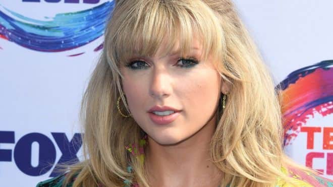 A cantora Taylor Swift ajudou uma fã com as despesas da faculdade (Foto: Reprodução) A cantora Taylor Swift ajudou uma fã com as despesas da faculdade (Foto: Reprodução)