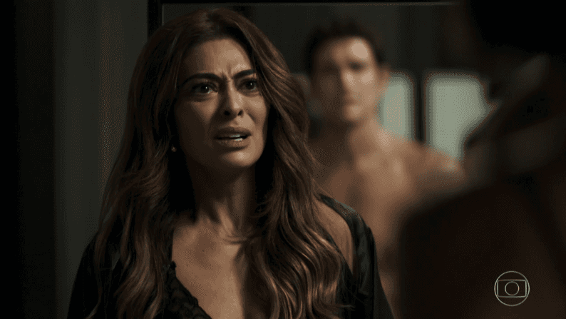 Maria da Paz (Juliana Paes) em cena que flagra traição de Régis e Josiane em A Dona do Pedaço; novela bateu recorde de audiência (Foto: Reprodução/Globo) Maria da Paz (Juliana Paes) em cena que flagra traição de Régis e Josiane em A Dona do Pedaço; novela bateu recorde de audiência (Foto: Reprodução/Globo)