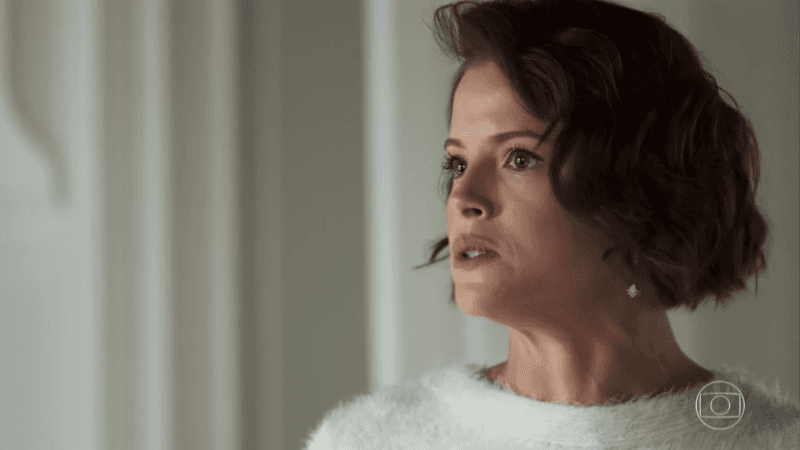 Josiane (Agatha Moreira) perderá todo seu dinheiro após vingança de Maria da Paz (Juliana Paes) em A Dona do Pedaço (Foto: Reprodução/Globo) Josiane (Agatha Moreira) perderá todo seu dinheiro após vingança de Maria da Paz (Juliana Paes) em A Dona do Pedaço (Foto: Reprodução/Globo)