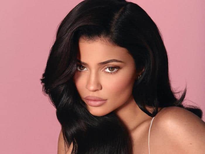 A socialite Kylie Jenner pula de mais de 20 metros de altura e surpreende por coragem (Foto: Reprodução) A socialite Kylie Jenner pula de mais de 20 metros de altura e surpreende por coragem (Foto: Reprodução)