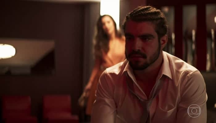Rock (Caio Castro) vai descobrir que Fabiana mentiu e evitou gravidez em A Dona do Pedaço (Foto: Reprodução/Globo) Rock (Caio Castro) vai descobrir que Fabiana mentiu e evitou gravidez em A Dona do Pedaço (Foto: Reprodução/Globo)