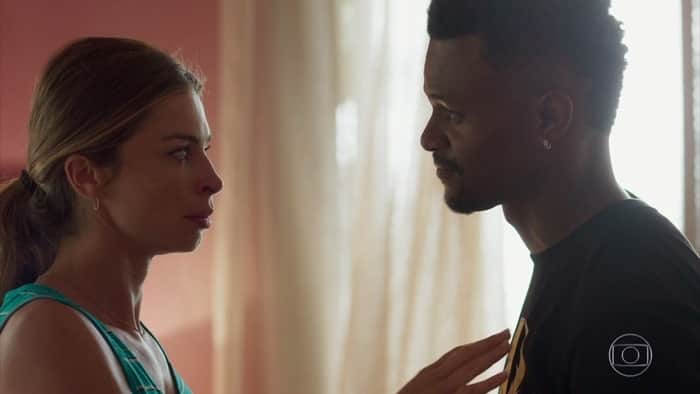 Paloma (Grazi Massafera) e Ramon (David Junior) em cena de Bom Sucesso: casal será abalado por suposta traição (Foto: Reprodução/Globo) Paloma (Grazi Massafera) e Ramon (David Junior) em cena de Bom Sucesso: casal será abalado por suposta traição (Foto: Reprodução/Globo)