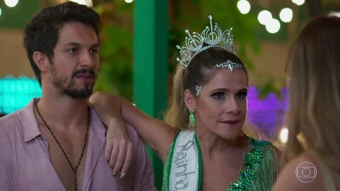 Romulo Estrela (Marcos) e Ingrid Guimarães (Silvana) em cena de Bom Sucesso, que cresceu em audiência (Foto: Reprodução/Globo) Romulo Estrela (Marcos) e Ingrid Guimarães (Silvana) em cena de Bom Sucesso, que cresceu em audiência (Foto: Reprodução/Globo)
