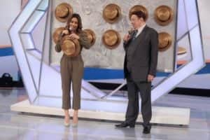 Patrícia Abravanel não tirou o chapéu para Hellen Ganzarolli no Raul Gil (Foto: Divulgação)Patrícia Abravanel não tirou o chapéu para Hellen Ganzarolli no Raul Gil (Foto: Divulgação) Patrícia Abravanel não tirou o chapéu para Hellen Ganzarolli no Raul Gil (Foto: Divulgação)Patrícia Abravanel não tirou o chapéu para Hellen Ganzarolli no Raul Gil (Foto: Divulgação)