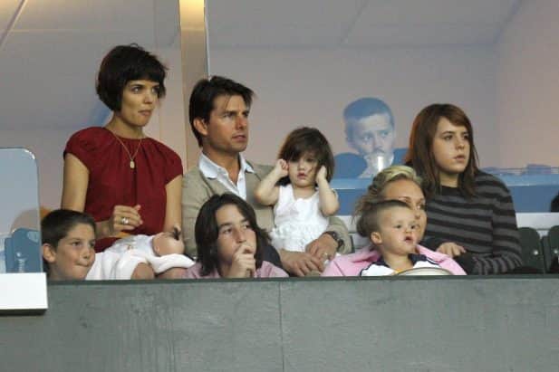Katie Holmes, Tom Cruise, a pequena Suri e Isabella Kidman-Cruise, em 2008. (Foto: Reprodução) Katie Holmes, Tom Cruise, a pequena Suri e Isabella Kidman-Cruise, em 2008. (Foto: Reprodução)