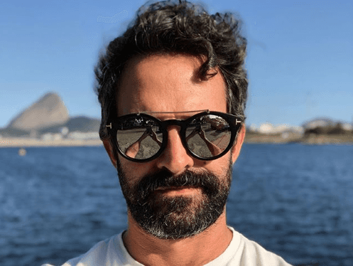 O ex-ator da Globo e da Record, Iran Malfinato surpreendeu o público ao declarar que tinha virado motorista de aplicativo (Foto: Reprodução) O ex-ator da Globo e da Record, Iran Malfinato surpreendeu o público ao declarar que tinha virado motorista de aplicativo (Foto: Reprodução)
