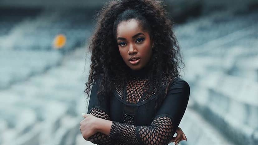 A cantora Iza teve uma lesão no olho durante show e precisou se afastar às pressas (Foto: Divulgação) A cantora Iza teve uma lesão no olho durante show e precisou se afastar às pressas (Foto: Divulgação)