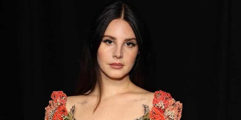 A cantora Lana Del Rey faz música para o massacre nos Estados Unidos (Foto: Reprodução) A cantora Lana Del Rey faz música para o massacre nos Estados Unidos (Foto: Reprodução)