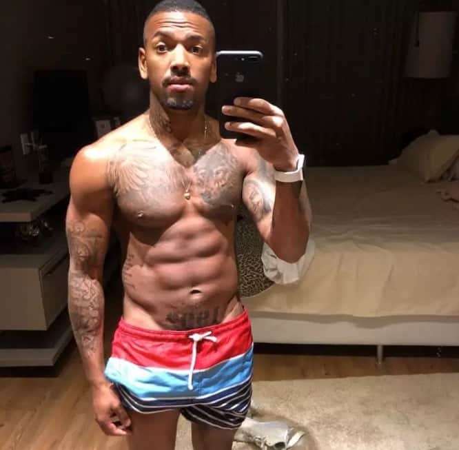 Nego do Borel apareceu com volume exagerado em foto (Reprodução: Instagram) Nego do Borel apareceu com volume exagerado em foto (Reprodução: Instagram)