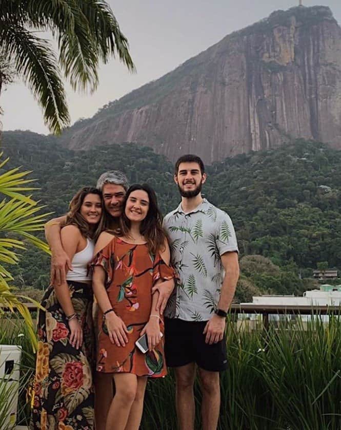 William Bonner aproveitou o dia dos pais ao lado dos filhos (Reprodução: Instagram) William Bonner aproveitou o dia dos pais ao lado dos filhos (Reprodução: Instagram)