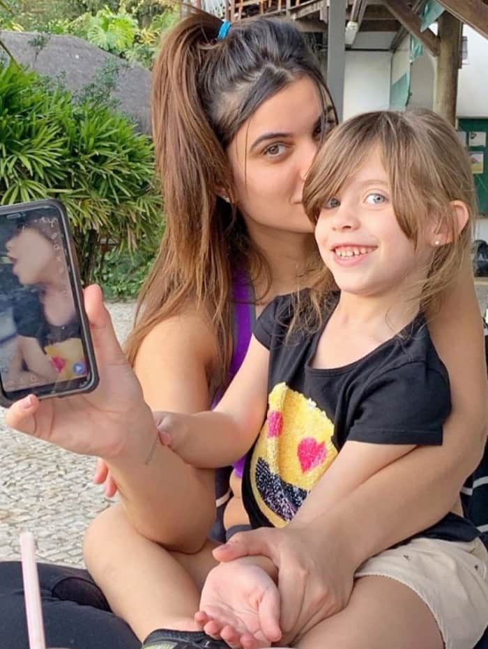 Tarcia Ciarlini junto com a filha de Henri Castelli (Foto: Instagram) Tarcia Ciarlini junto com a filha de Henri Castelli (Foto: Instagram)
