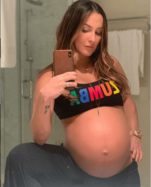 Claudia Leitte mostrou o barrigão de nove meses nas redes sociais e encantou o público e os amigos (Foto: Reprodução/ Instagram) Claudia Leitte mostrou o barrigão de nove meses nas redes sociais e encantou o público e os amigos (Foto: Reprodução/ Instagram)