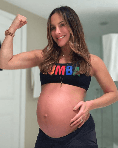 Cantora Claudia Leitte mostrou o barrigão de nove meses nas redes sociais e encantou o público e os amigos (Foto: Reprodução/ Instagram) Cantora Claudia Leitte mostrou o barrigão de nove meses nas redes sociais e encantou o público e os amigos (Foto: Reprodução/ Instagram)