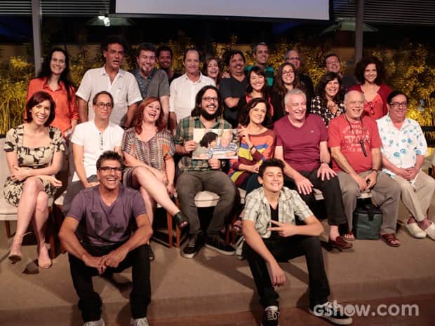 Vinicius Moreno e o elenco de A Grande Família na despedida da série em 2012. Foto: Reprodução Vinicius Moreno e o elenco de A Grande Família na despedida da série em 2012. Foto: Reprodução