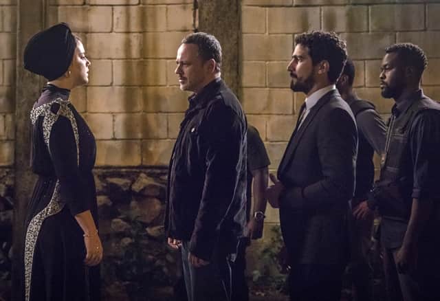 Dalila (Alice Wegmann) é presa após denúncia de Jamil (Renato Góes) em Órfãos da Terra (Foto: Globo/Paulo Belote) Dalila (Alice Wegmann) é presa após denúncia de Jamil (Renato Góes) em Órfãos da Terra (Foto: Globo/Paulo Belote)
