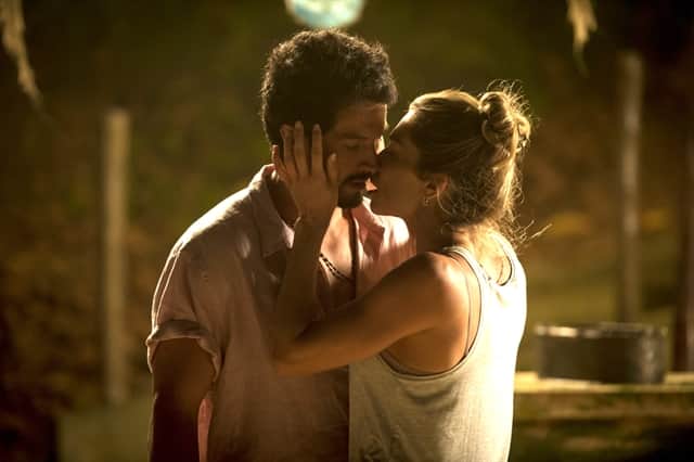 Marcos (Romulo Estrela) e Paloma (Grazi Massafera) se beijam em Bom Sucesso (Foto: Globo/João Cotta) Marcos (Romulo Estrela) e Paloma (Grazi Massafera) se beijam em Bom Sucesso (Foto: Globo/João Cotta)