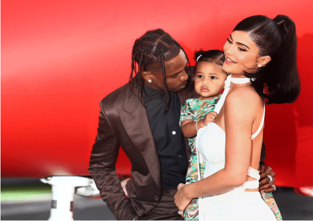 Kylie Jenner, Travis Scott e filha (Foto: Reprodução) Kylie Jenner, Travis Scott e filha (Foto: Reprodução)