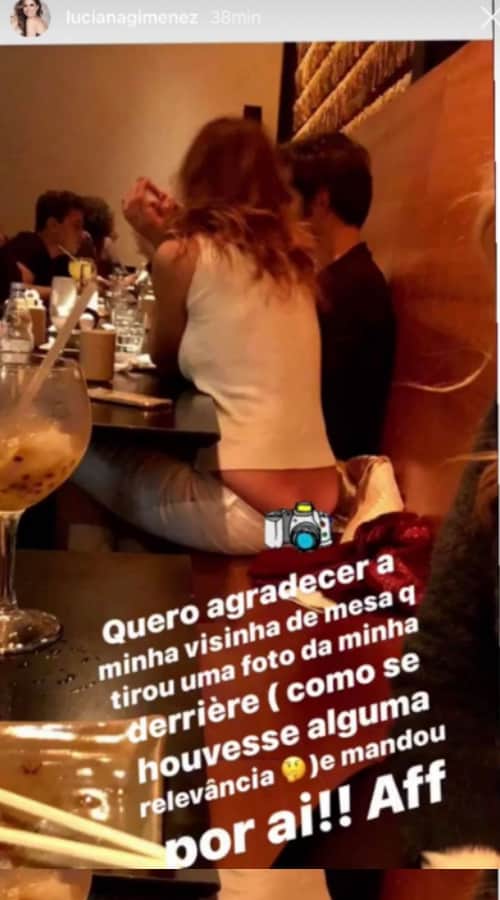 Luciana Gimenez teve bumbum exposto em restaurante e foto viralizou (Foto reprodução Instagram) Luciana Gimenez teve bumbum exposto em restaurante e foto viralizou (Foto reprodução Instagram)