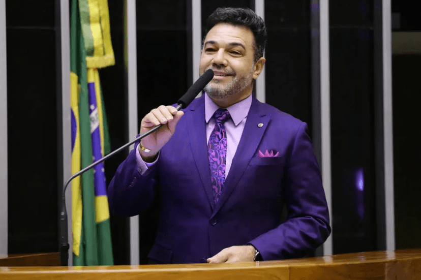 O pastor Marco Feliciano fez uma cirurgia caríssima e ganhará dinheiro público por isso (Foto: Divulgação) O pastor Marco Feliciano fez uma cirurgia caríssima e ganhará dinheiro público por isso (Foto: Divulgação)