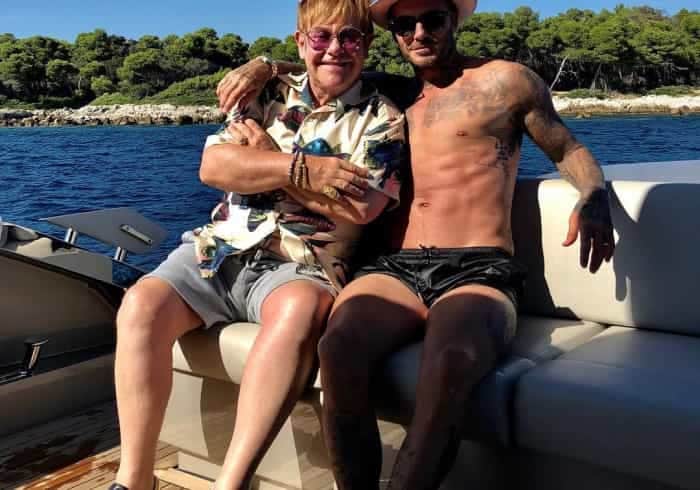David Beckham curte férias em iate de luxo com sua esposa e também ao lado de Elton John e seu companheiro David Beckham curte férias em iate de luxo com sua esposa e também ao lado de Elton John e seu companheiro