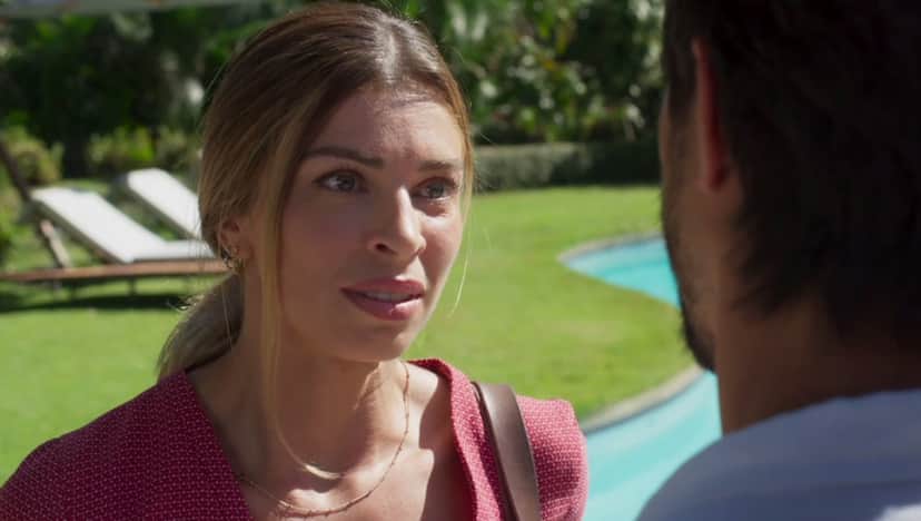 Paloma tenta a todo custo ficar longe de Marcos na novela Bom Sucesso (Foto: Reprodução/Globo) Paloma tenta a todo custo ficar longe de Marcos na novela Bom Sucesso (Foto: Reprodução/Globo)